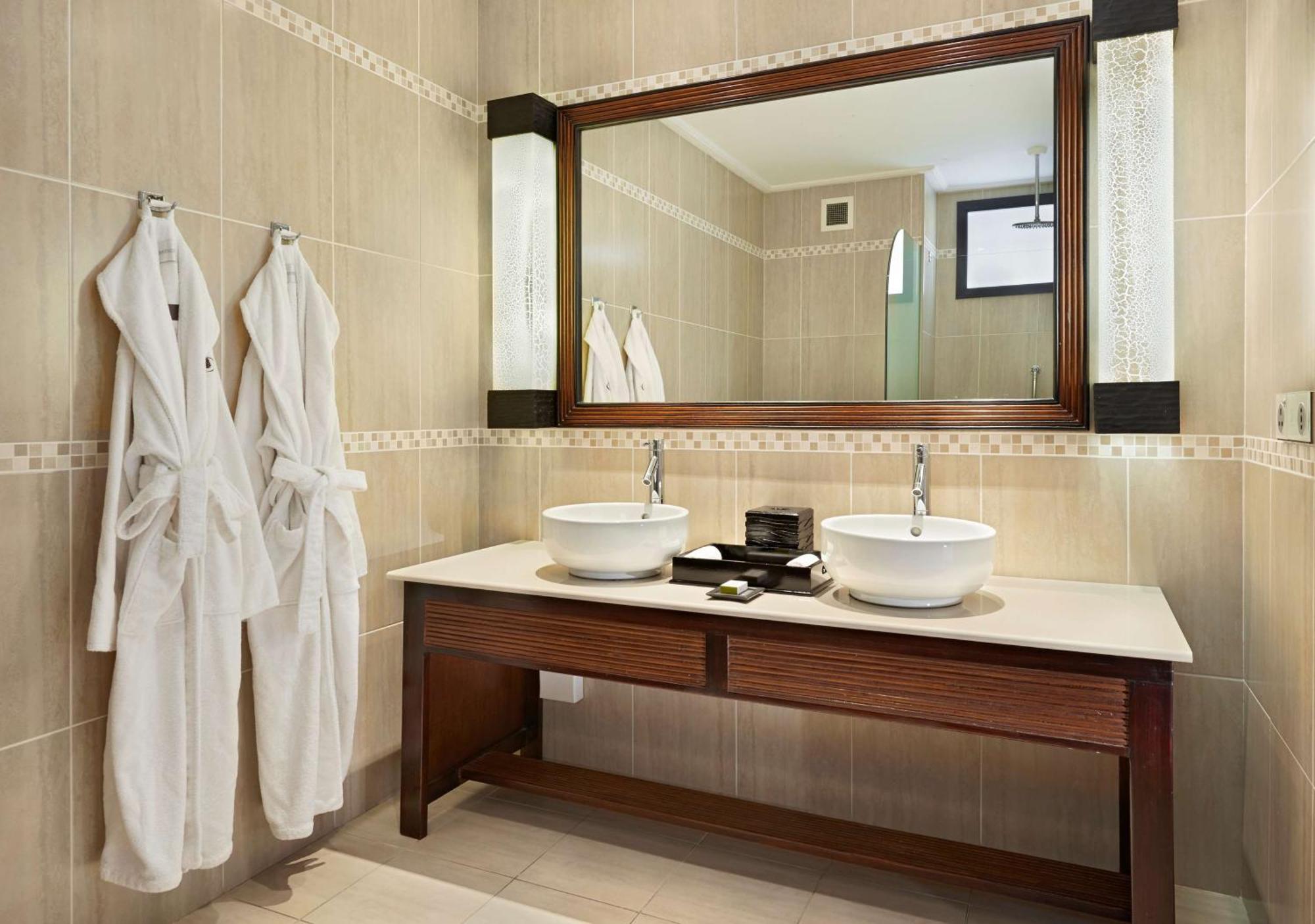 Doubletree By Hilton Seychelles Allamanda Resort & Spa Takamaka Exteriér fotografie