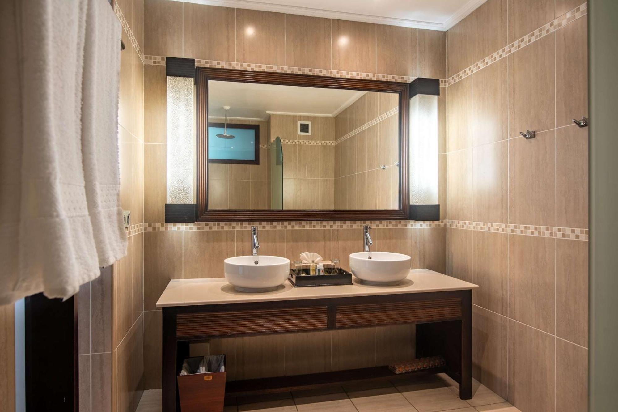 Doubletree By Hilton Seychelles Allamanda Resort & Spa Takamaka Exteriér fotografie