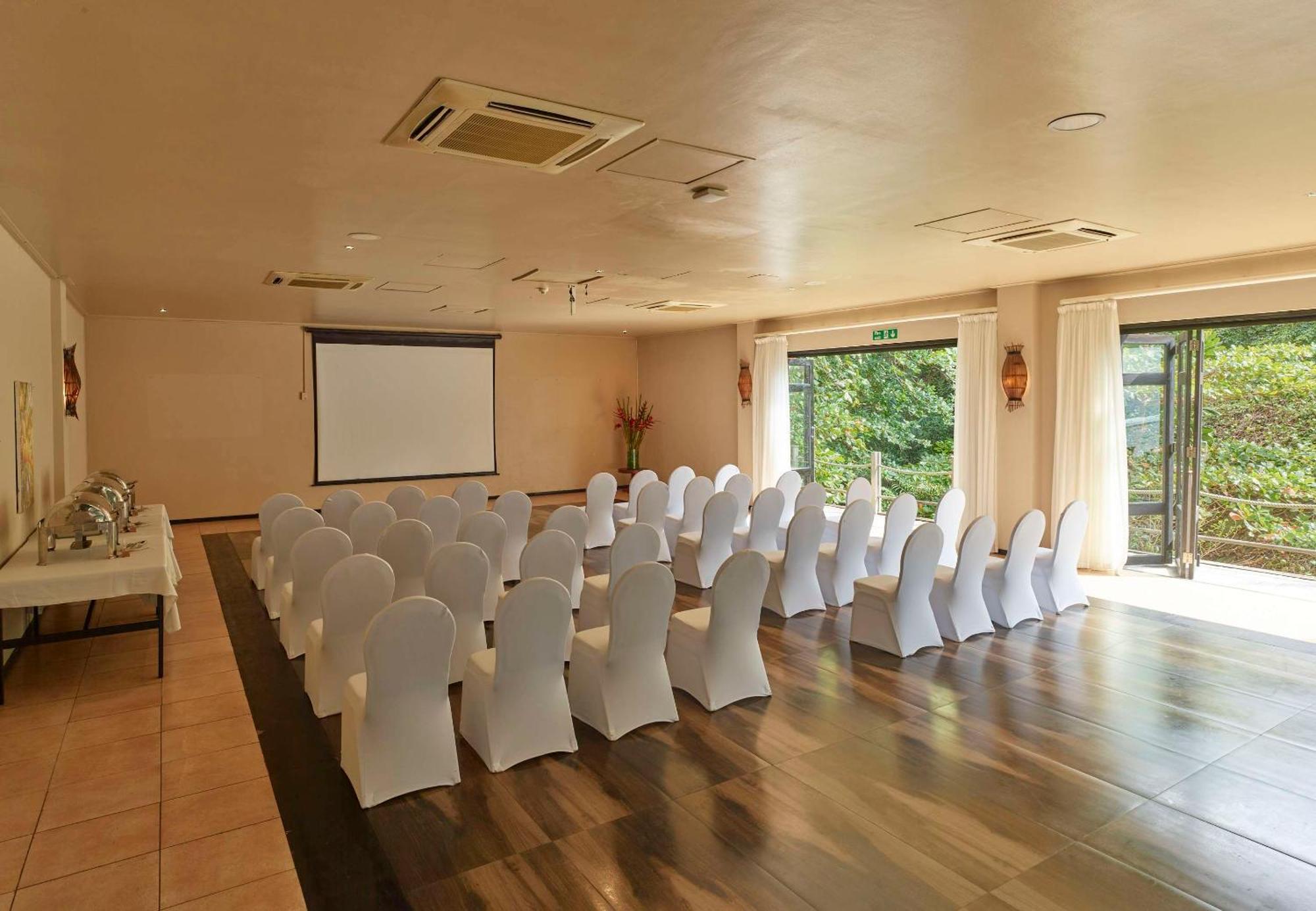 Doubletree By Hilton Seychelles Allamanda Resort & Spa Takamaka Exteriér fotografie